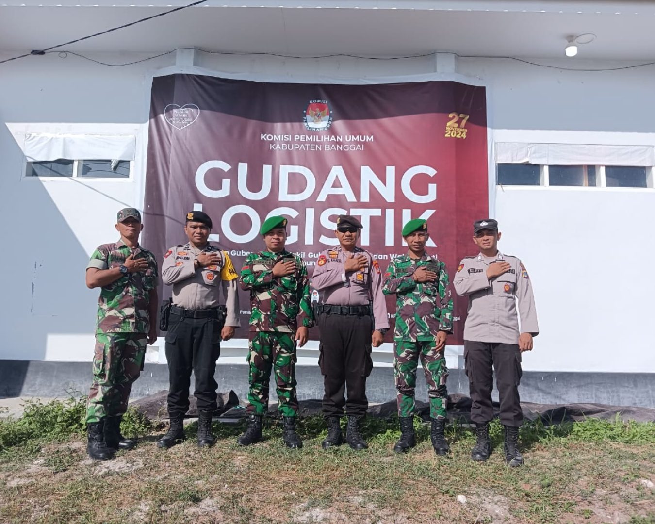 Sinergitas TNI-Polri Jaga Ketat Logistik Pilkada 2024, di Gudang KPU Banggai