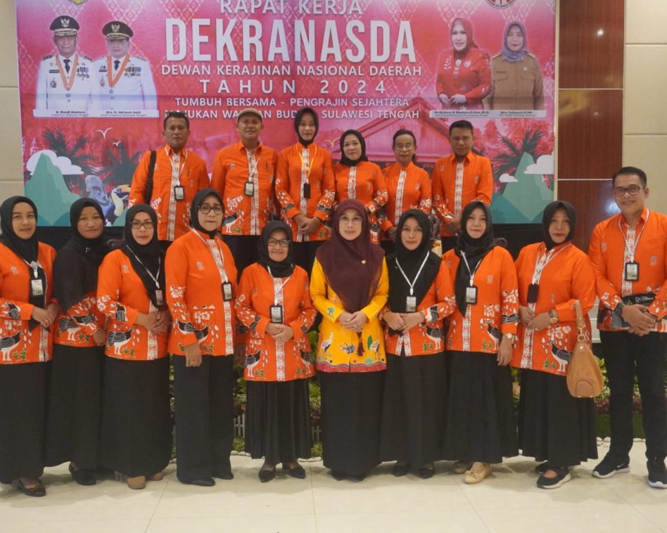Ketua Dekranasda Banggai Hadiri Rapat Kerja Dekranasda Sulteng 2024, Dorong Sinergi Pengembangan Kerajinan Lokal