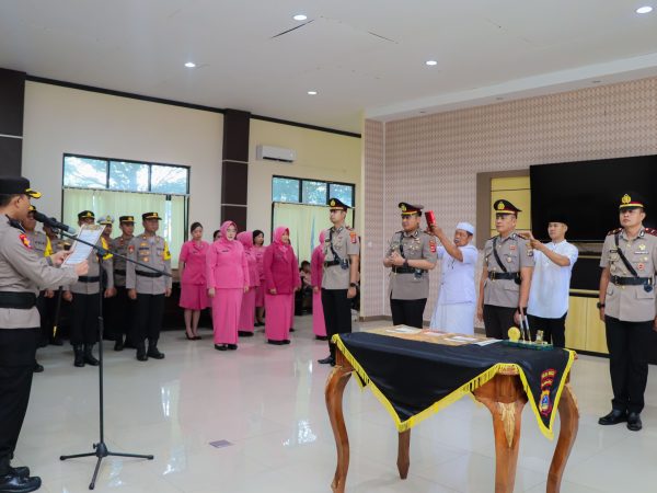 Kapolres Pimpin Sertijab di Polres Banggai, Tekankan Adaptasi dan Sinergi