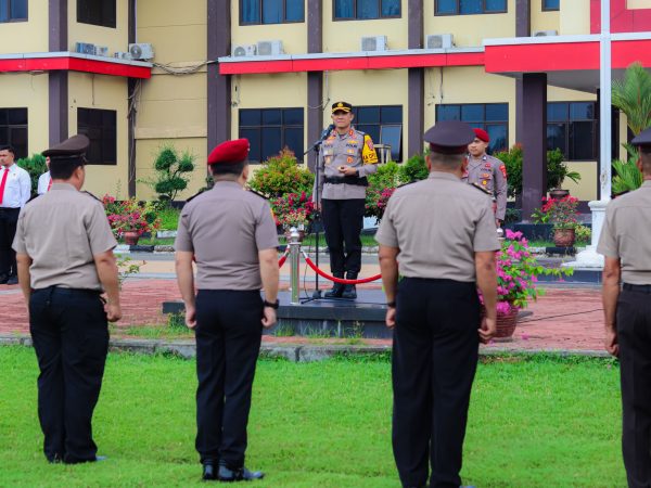 Kapolres Banggai Pimpin Upacara Kenaikan Pangkat 45 Personel Polres Banggai