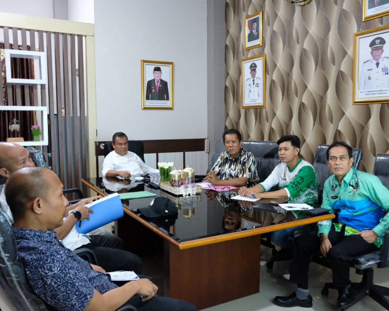 Pj. Sekda Banggai Pimpin Rapat Implementasi Aplikasi SRIKANDI
