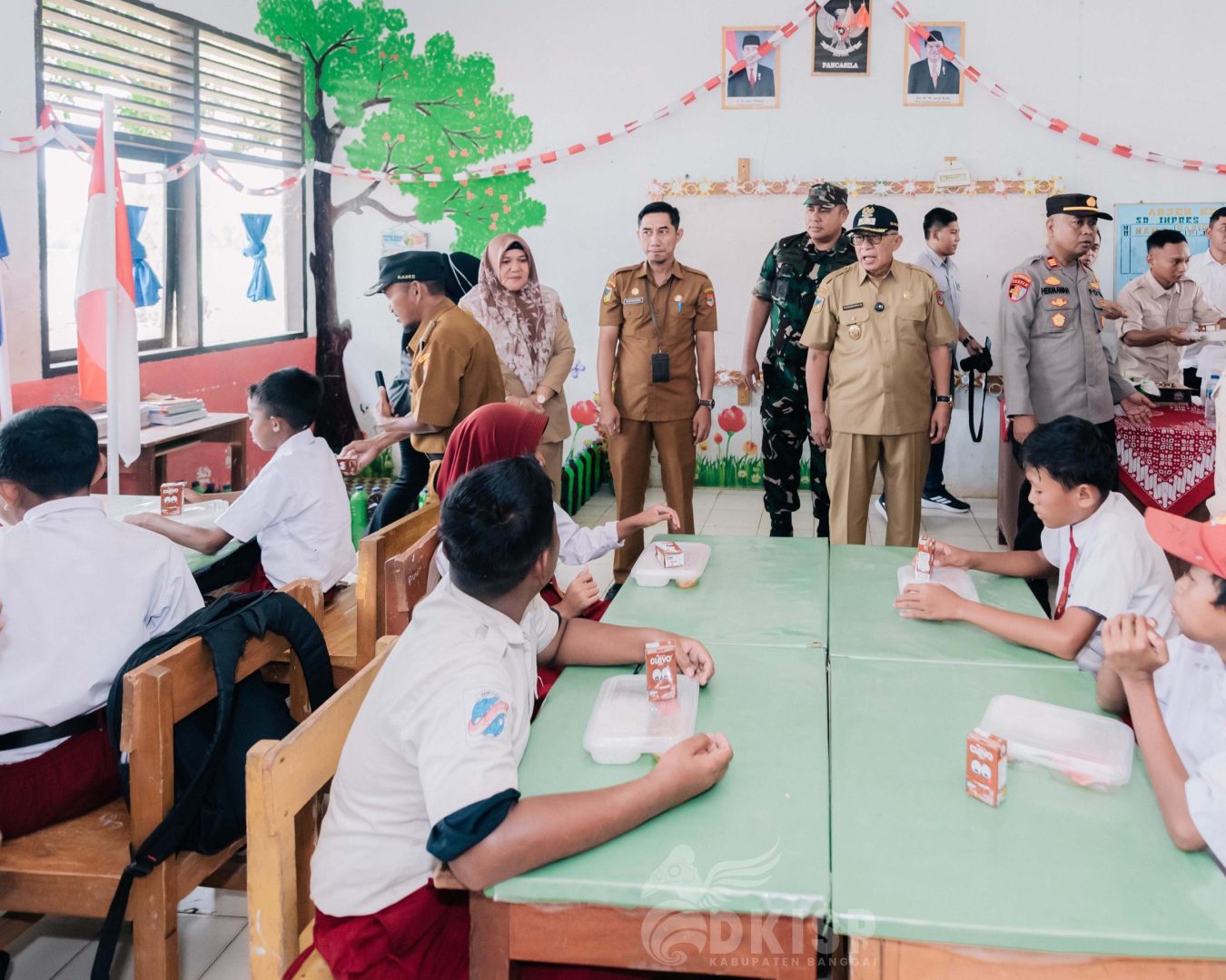 Program Makan Siang Gratis : Upaya Presiden Prabowo dan Wapres Gibran Bangun Generasi Sehat dan Cerdas
