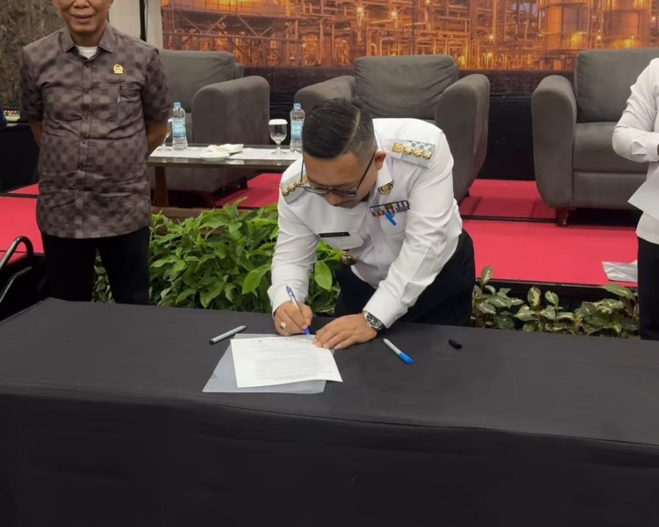Bupati Banggai Resmi Membuka Rapat Penyelesaian Pengadaan Tanah Proyek Senoro Selatan