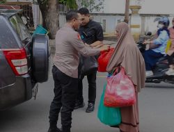 Jumat Berkah: Kapolres Banggai Bagikan Sembako kepada Warga yang Membutuhkan
