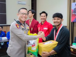 Baksos Polri Presisi Bersama Mahasiswa Sambut Ramadhan, Kapolres Banggai Salurkan 100 Paket Sembako