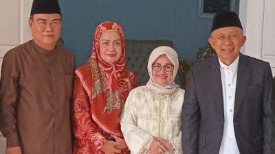Sekda Banggai Moh Ramli Tongko Bersama Istri Bersilaturahmi ke Kediaman Wakil Bupati Usai Salat Id