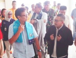 Kadis Kesehatan Nurmasita Datu Adam Dampingi Bupati Banggai Sambut Menkes RI Dan Rombongan di Bandara