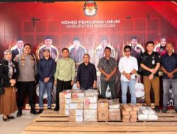 Logistik PSU untuk Simpang Raya dan Toili Tiba di Gudang KPU Banggai Dengan Pengamanan Ketat