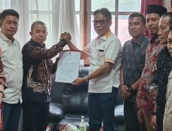 Resmi KPU Banggai Serahkan Hasil Penetapan Paslon Terpilih ke DPRD
