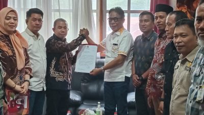 Resmi KPU Banggai Serahkan Hasil Penetapan Paslon Terpilih ke DPRD