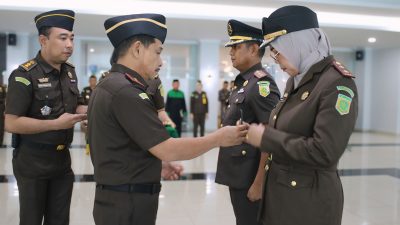 Plt. Kepala Kejati Sulteng Zullikar Tanjung, S.H., M.H. Resmi Melantik Andi Renny Rukmana Sebagai Kejari Donggala 