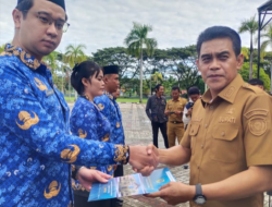 Bupati Parimo Serahkan SK Pengangkatan PPPK Kontrak 5 Tahun Dan SK Pengangkatan CPNS.