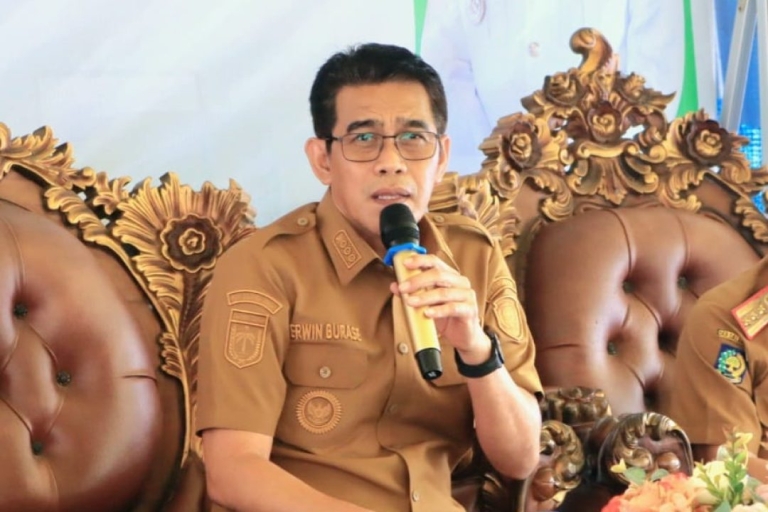 Bupati Erwin Burase Buka Sosialisasi PIK-R dan Kukuhkan Ayah Bunda Genre di Wilayah Eks Parigi