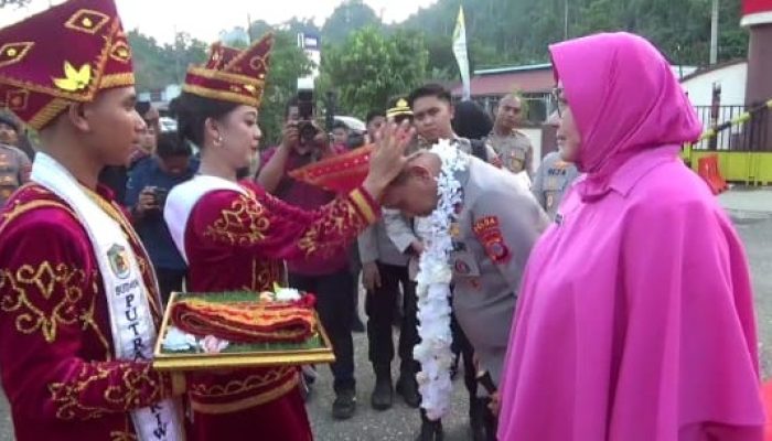 Kapolda Sulteng Kunker ke Morut, Resmikan Hibah GOR Dhira Brata