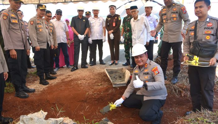Kapolres Morowali Utara letakkan batu pertama pembangunan Polsubsektor Petasia Barat
