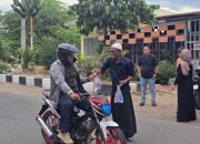 Semangat Ramadan, Sayutin Budianto Pimpin Aksi Berbagi Takjil untuk Pengguna Jalan di Kampal
