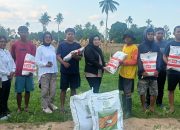 Anleg Parimo Selpina Basrin Beri Bantuan Bibit Jagung ke Petani di Parigi Barat