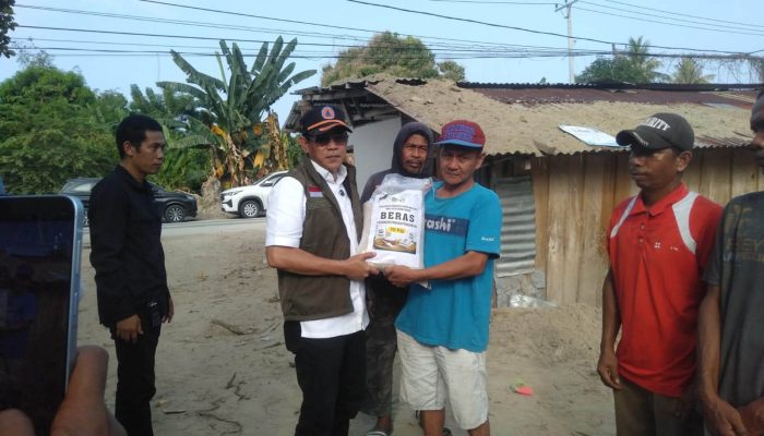 Pasca Banjir, Warga Avolua Terima Bantuan Pangan dan Peralatan Rumah Tangga